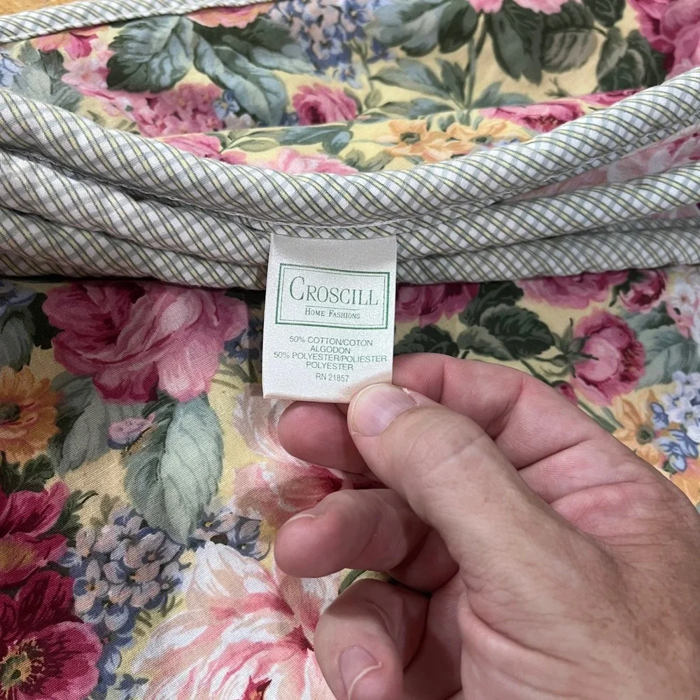 Vtg Croscill Pink Rose Floral Round Tablecloth 72